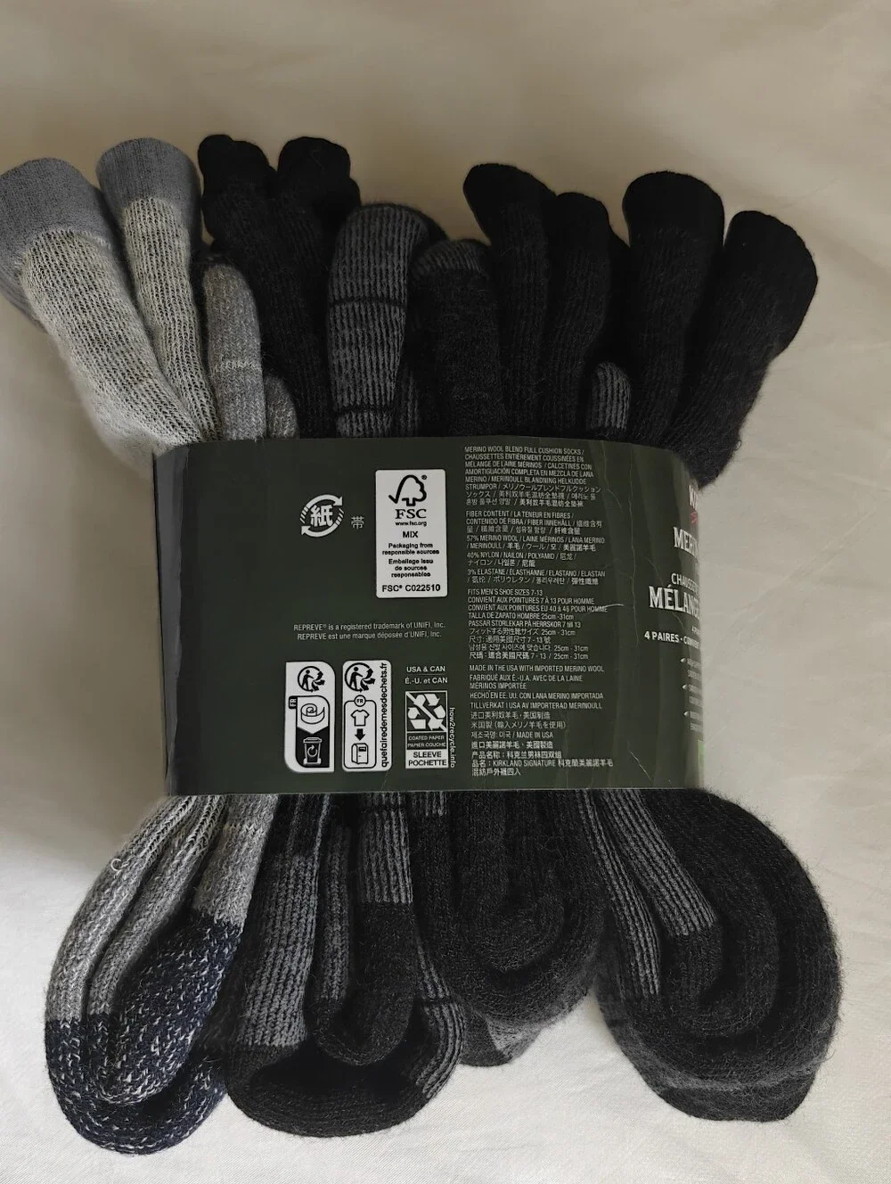 Kirkland Signature Men's Merino Wool Blend Crew Socks 4 pack - Black & Gray